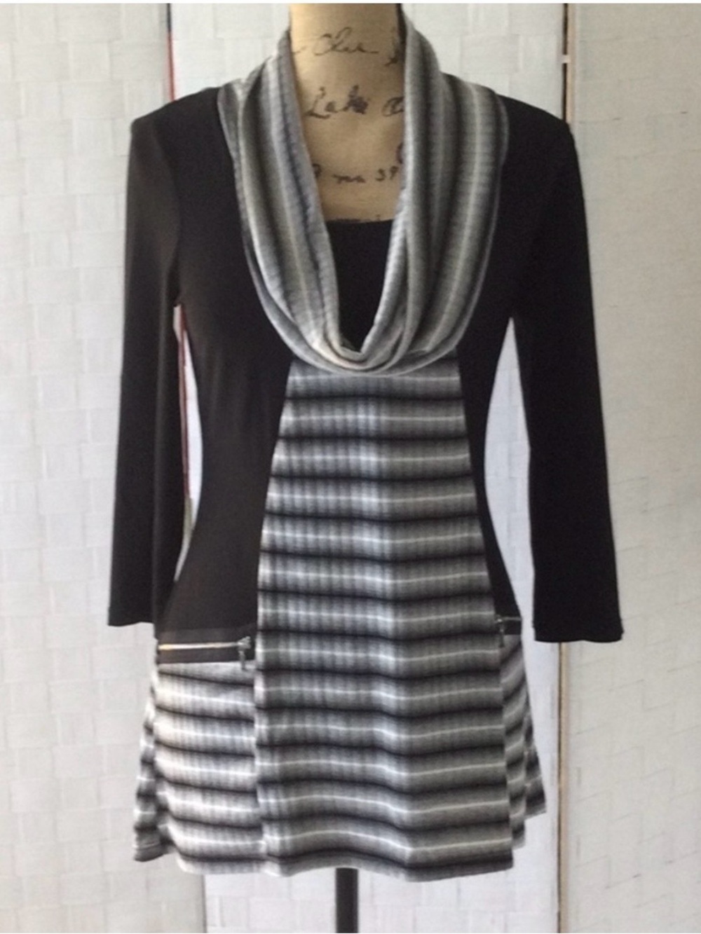 Coco Bianco Black & Gray Plaid Cowl Neck Tunic Top Size Small #54##